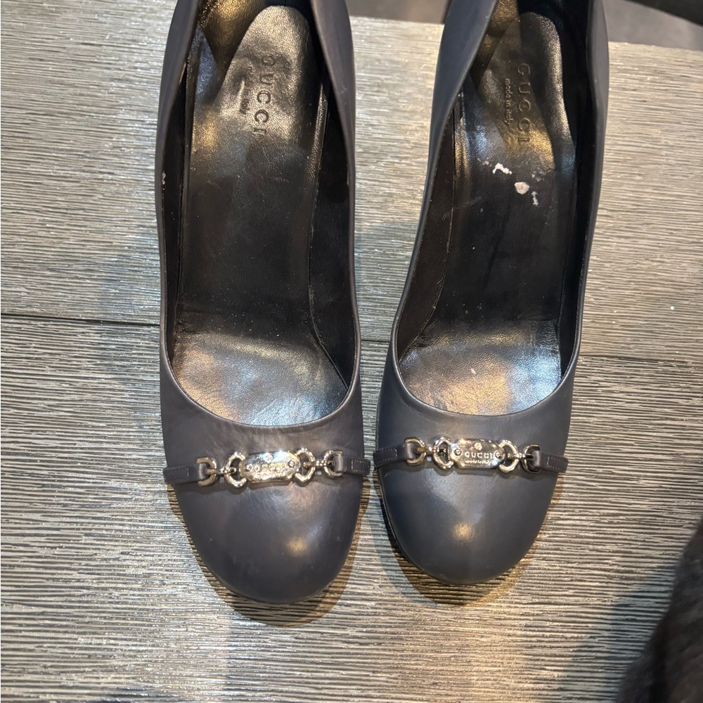 Gucci Elegant  grey  Heels with Silver Chain
